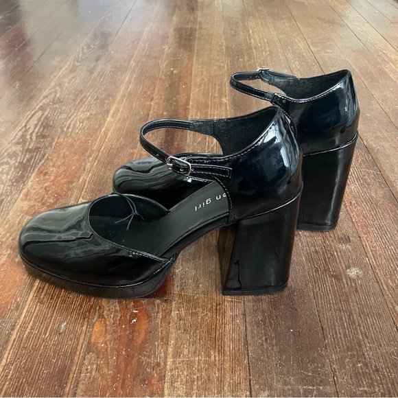 Black heels - Picture 4 of 4